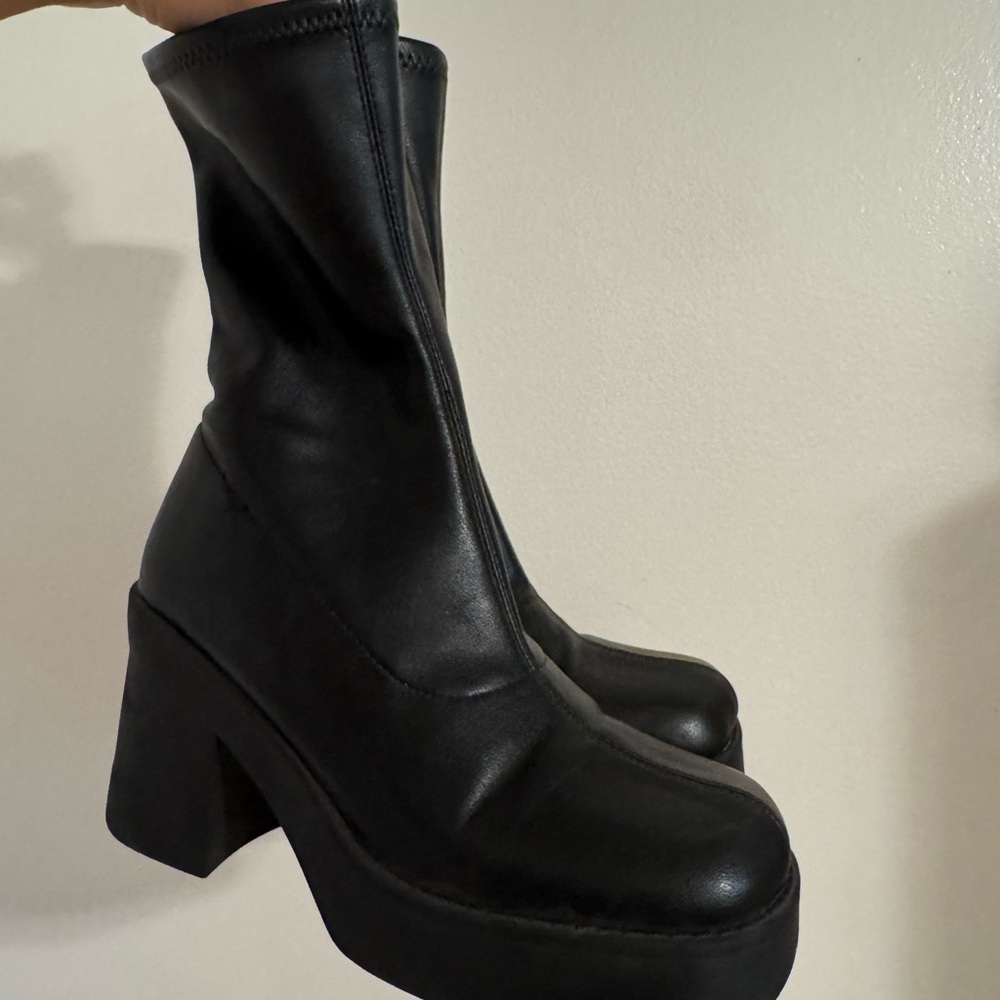 Klayton Black Steve Madden Size 7M